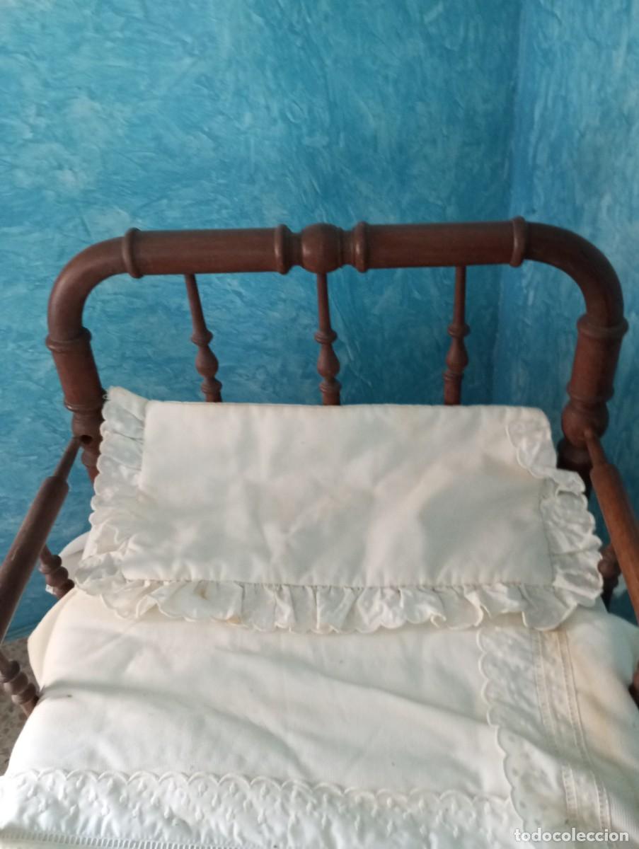 Antig&uuml;edades: Cuna de madera, antigua. - Foto 2
