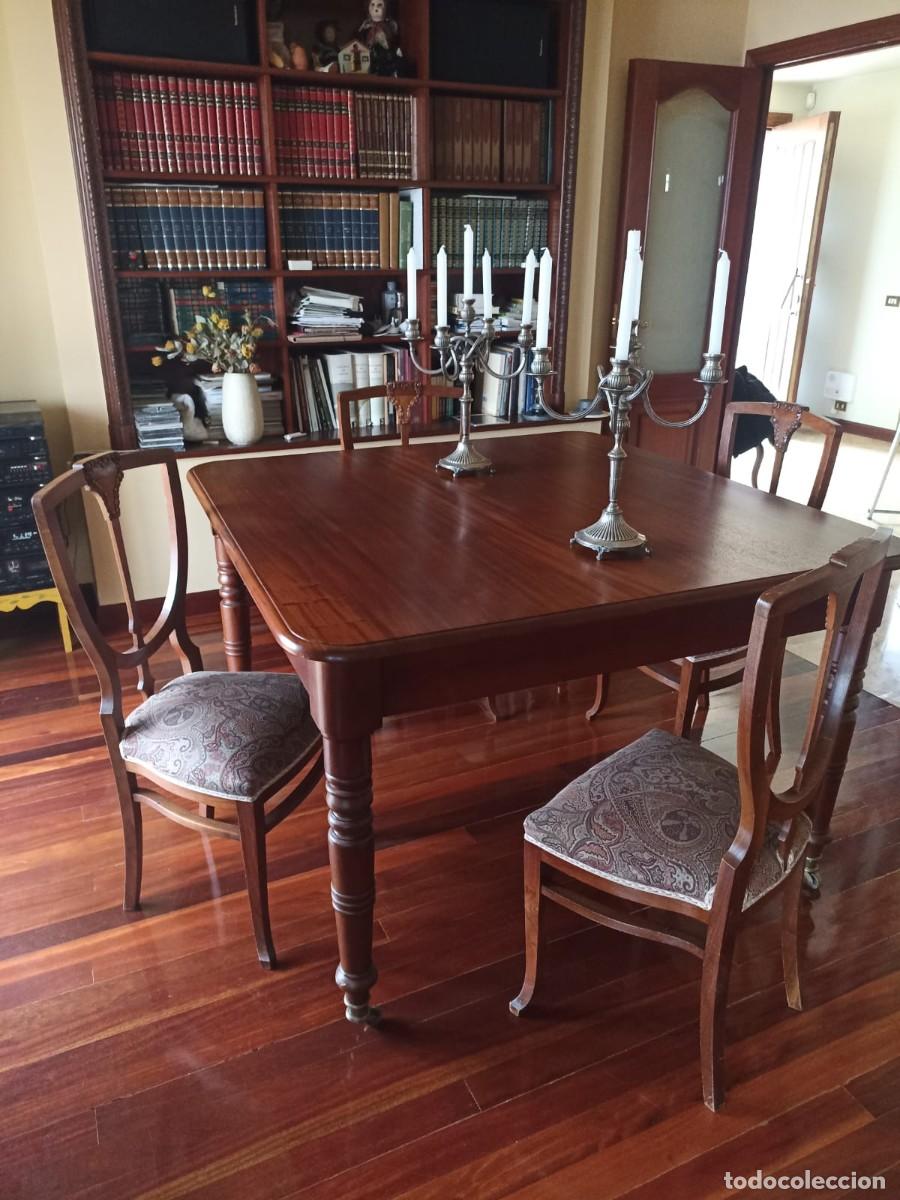 Antig&uuml;edades: Mesa de comedor de caoba y cedro, con ruedas - Foto 1