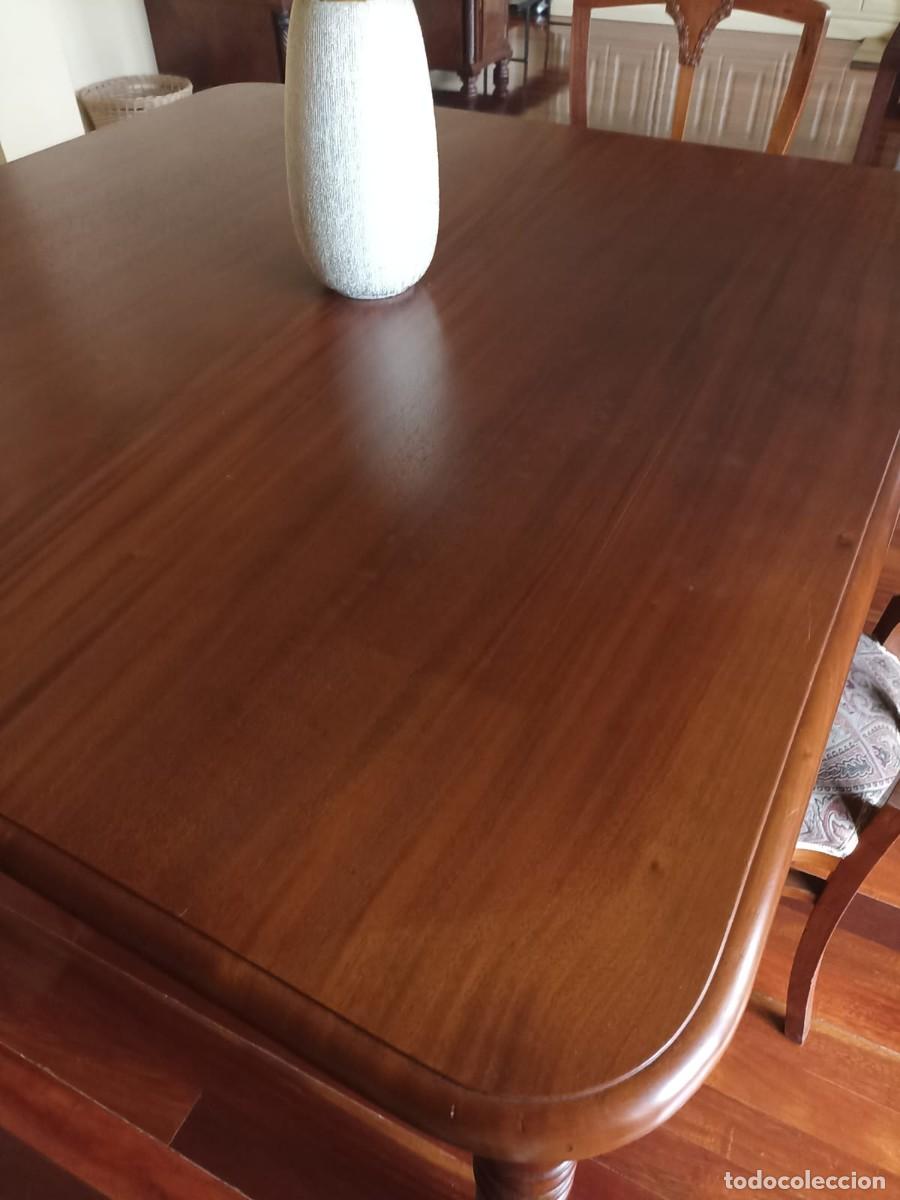 Antig&uuml;edades: Mesa de comedor de caoba y cedro, con ruedas - Foto 3