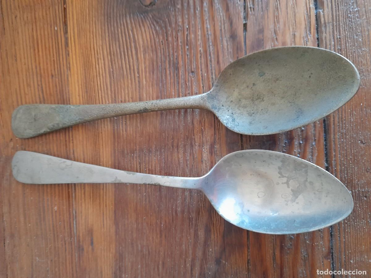 Antig&uuml;edades: Dos antiguas cucharas soperas vintage - Foto 2