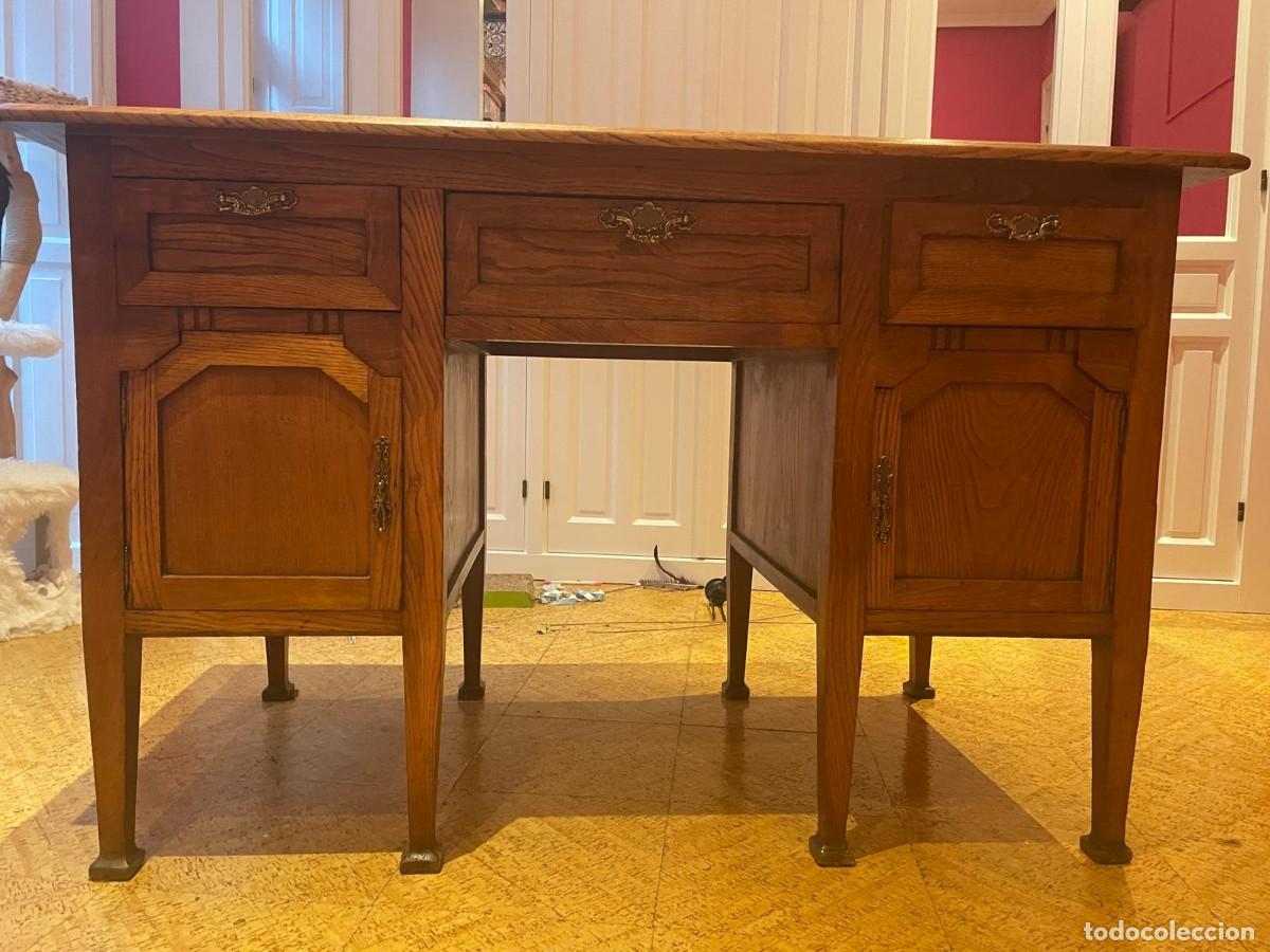Antig&uuml;edades: Escritorio antiguo de casta&ntilde;o macizo - Foto 1