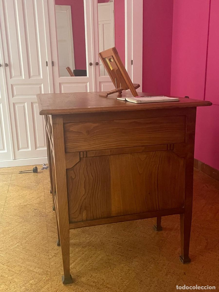 Antig&uuml;edades: Escritorio antiguo de casta&ntilde;o macizo - Foto 8