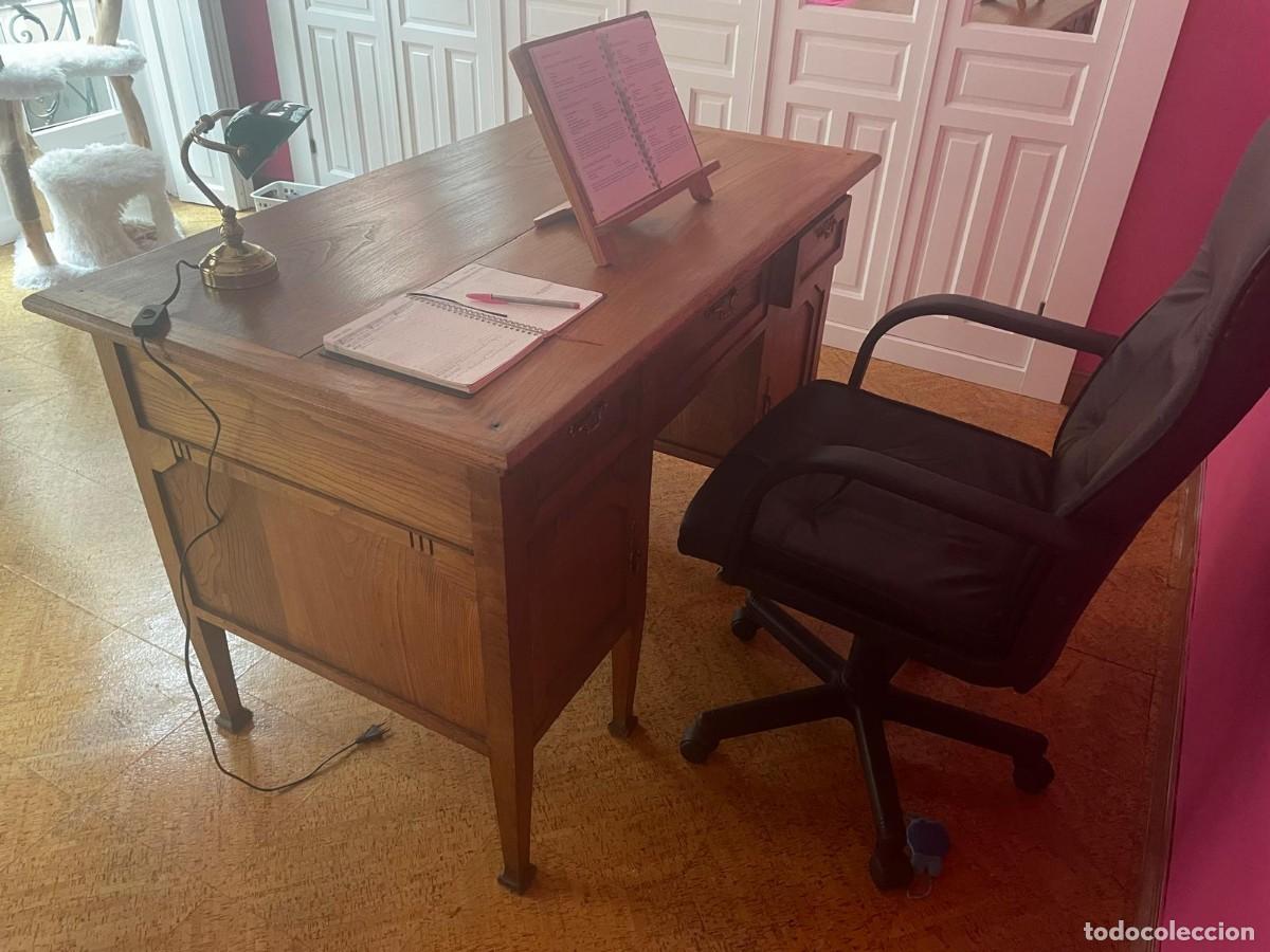 Antig&uuml;edades: Escritorio antiguo de casta&ntilde;o macizo - Foto 10