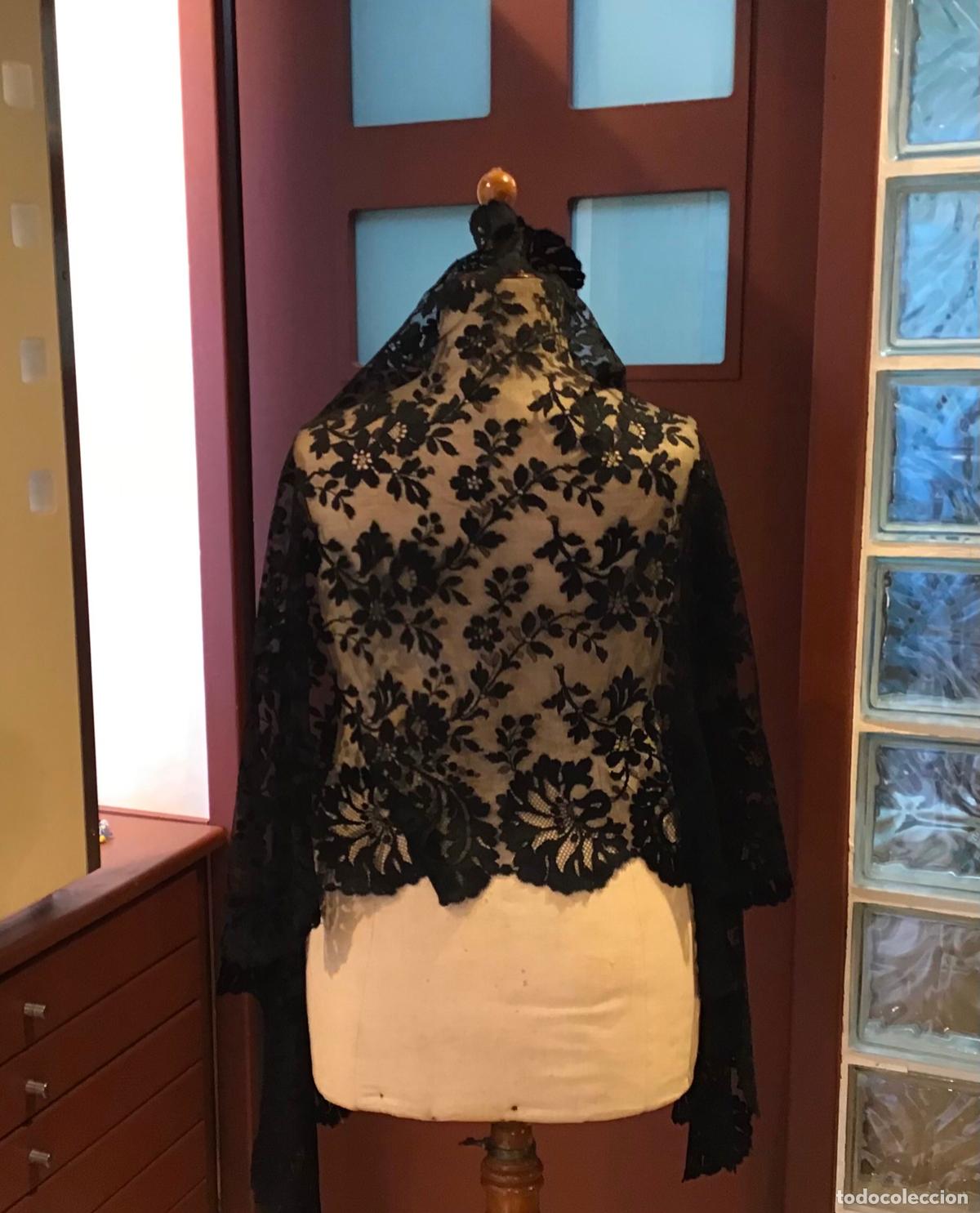 Antig&uuml;edades: MANTILLA DE TUL BORDADO - Foto 2