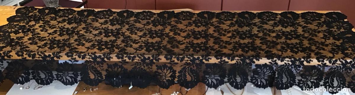 Antig&uuml;edades: MANTILLA DE TUL BORDADO - Foto 3