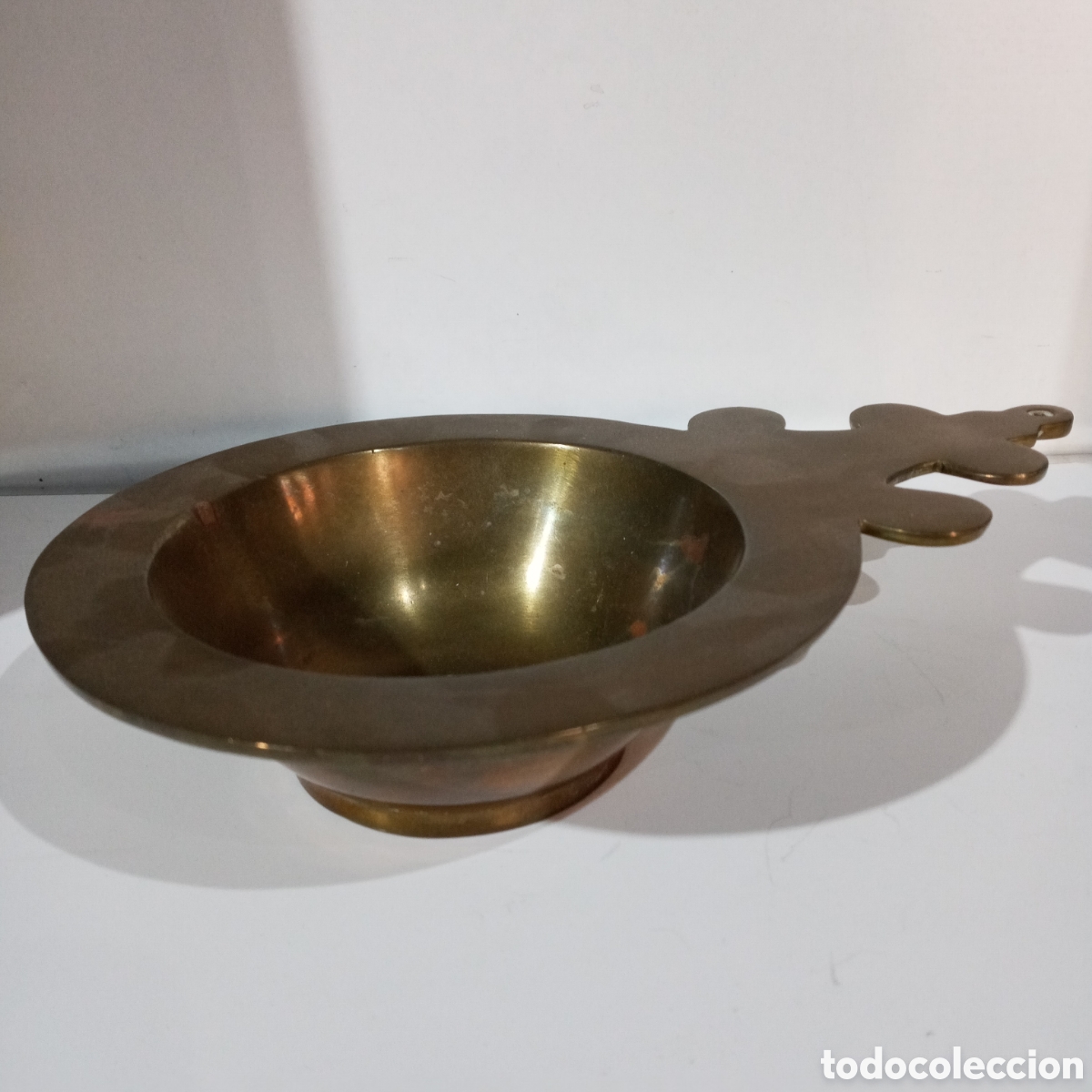 Antig&uuml;edades: ANTIGUA ESCUPIDERA DE BRONCE MACIZO - Foto 1