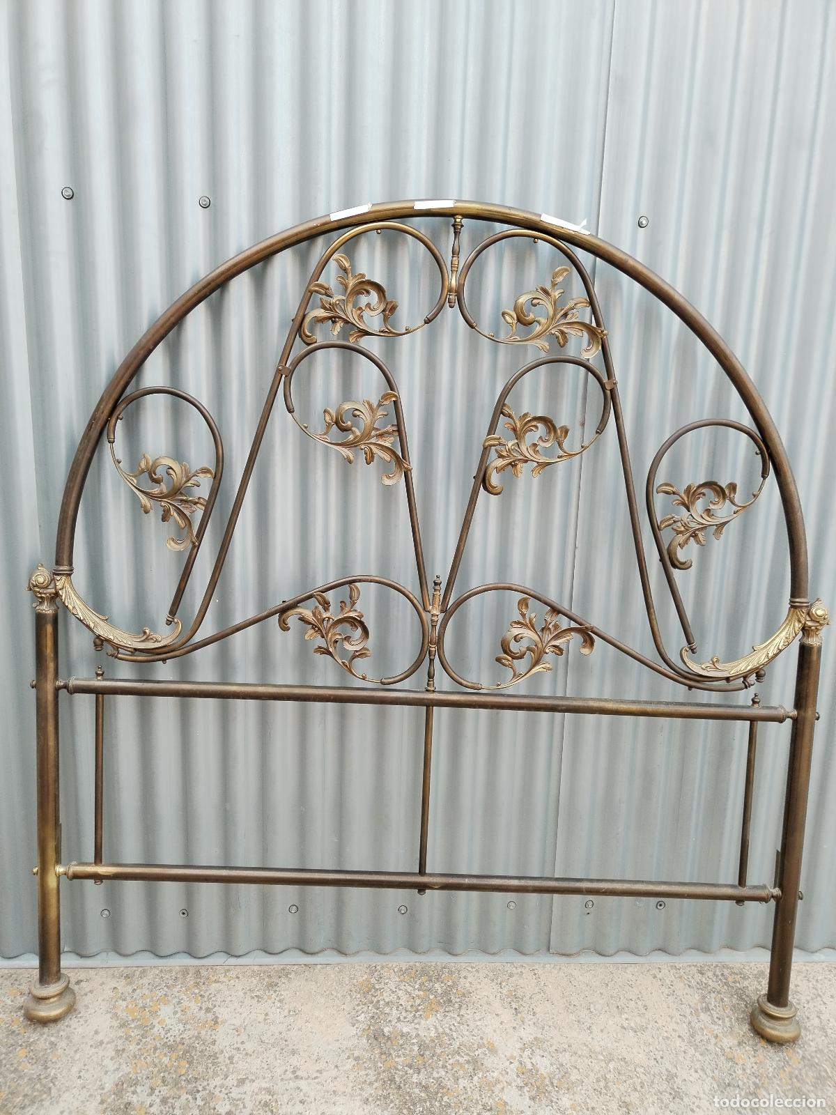 Antig&uuml;edades: antigua cama cabecero de bronce y lat&oacute;n - Foto 1