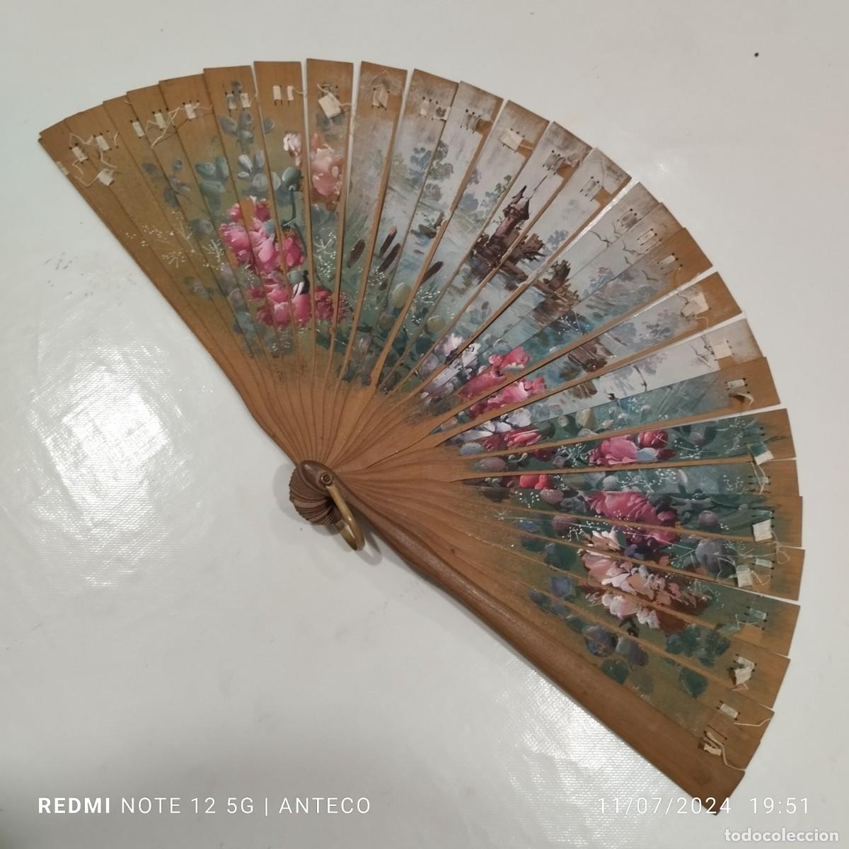 Antig&uuml;edades: ABANICO DE MADERA PINTADO A MANO - Foto 1