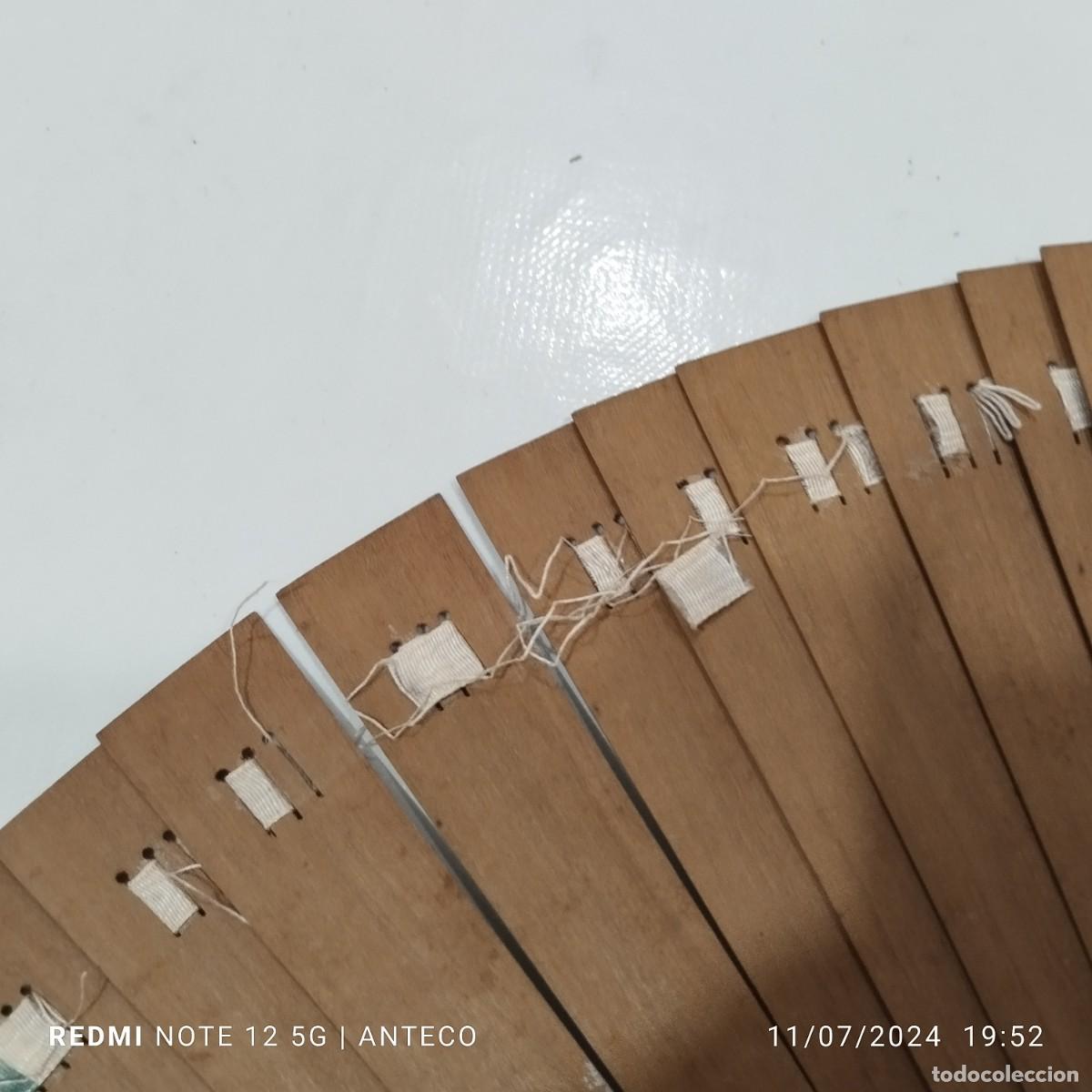 Antig&uuml;edades: ABANICO DE MADERA PINTADO A MANO - Foto 11