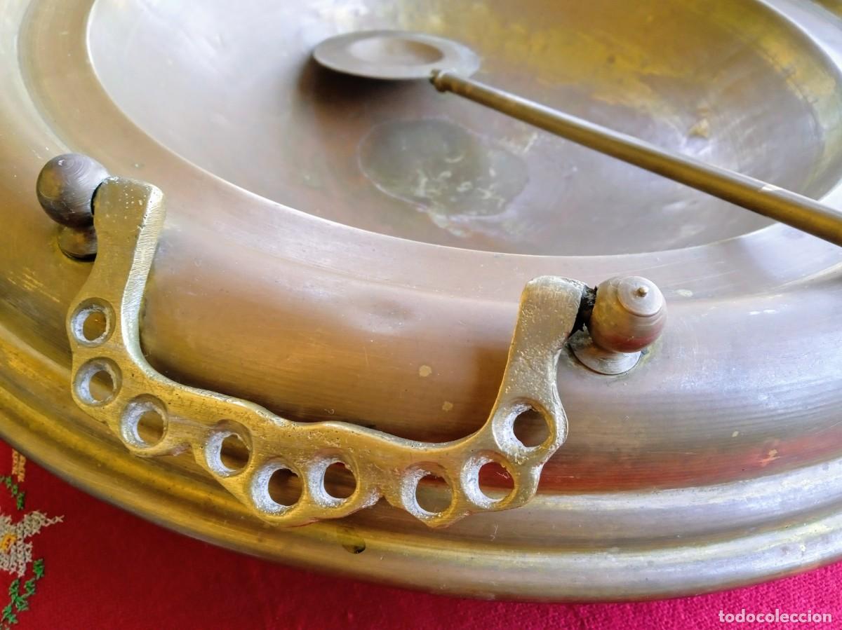 Antig&uuml;edades: Brasero antiguo de bronce con badila - Foto 3