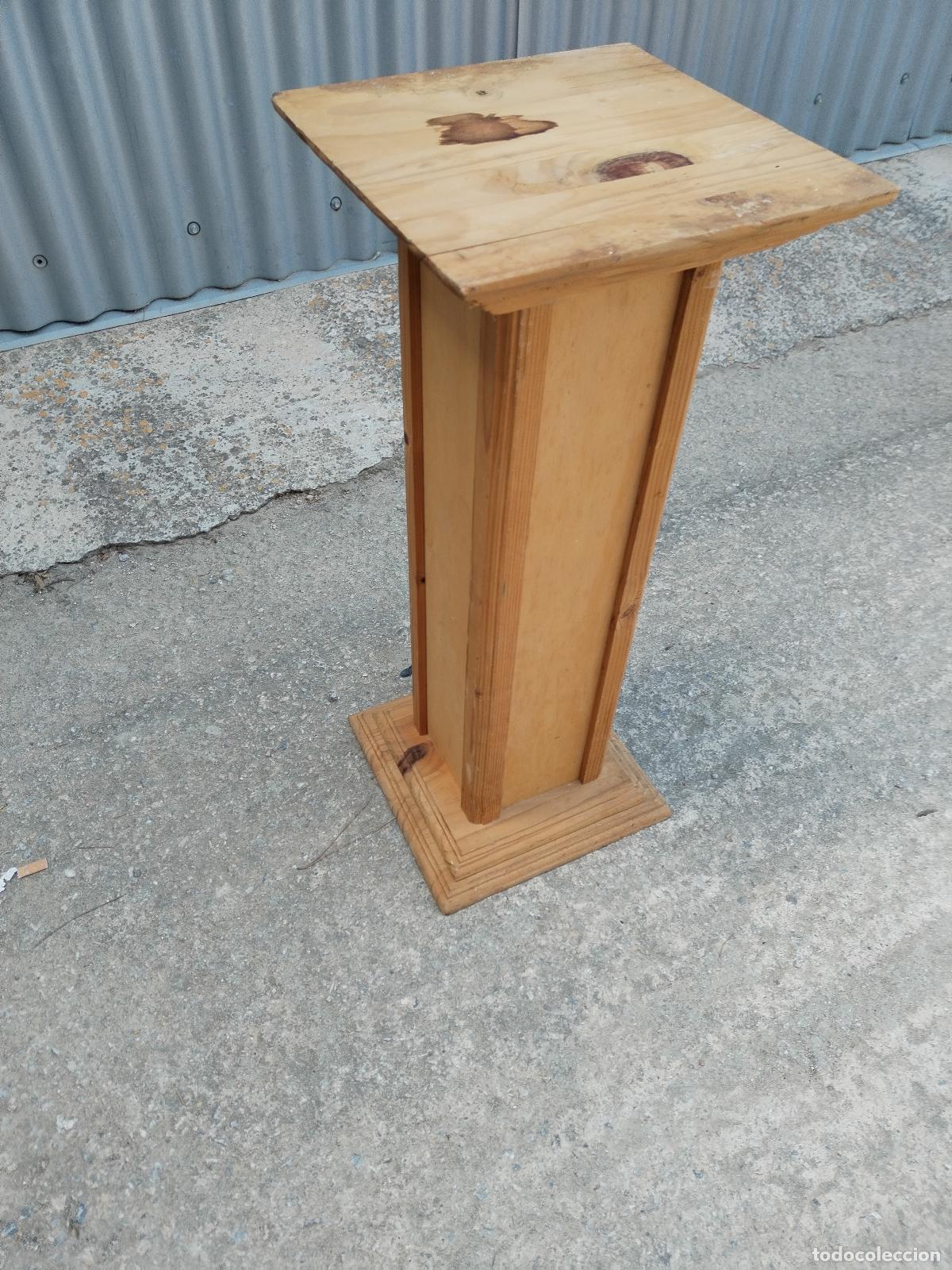 Antig&uuml;edades: mesita, peana de madera - Foto 3