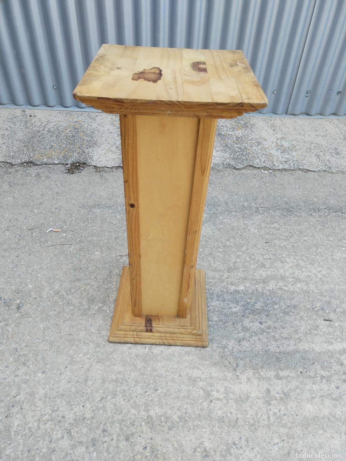 Antig&uuml;edades: mesita, peana de madera - Foto 1