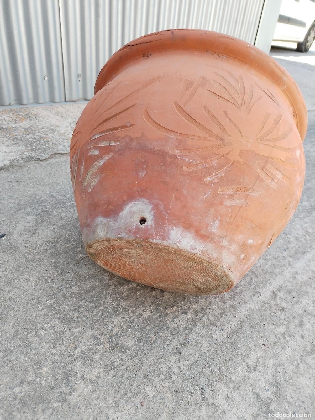 Antig&uuml;edades: macetero de barro con dibujos - Foto 2