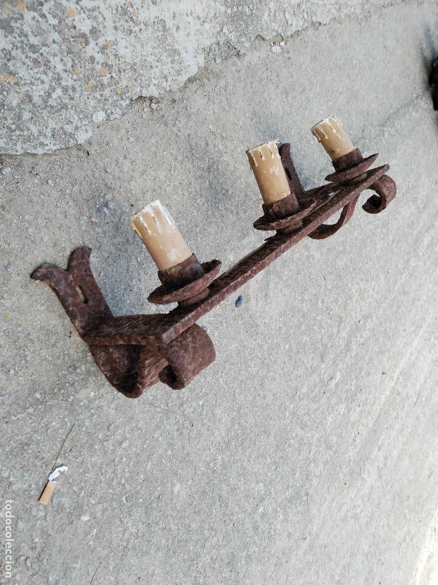 Antig&uuml;edades: antiguo aplique en hierro de forja - Foto 2