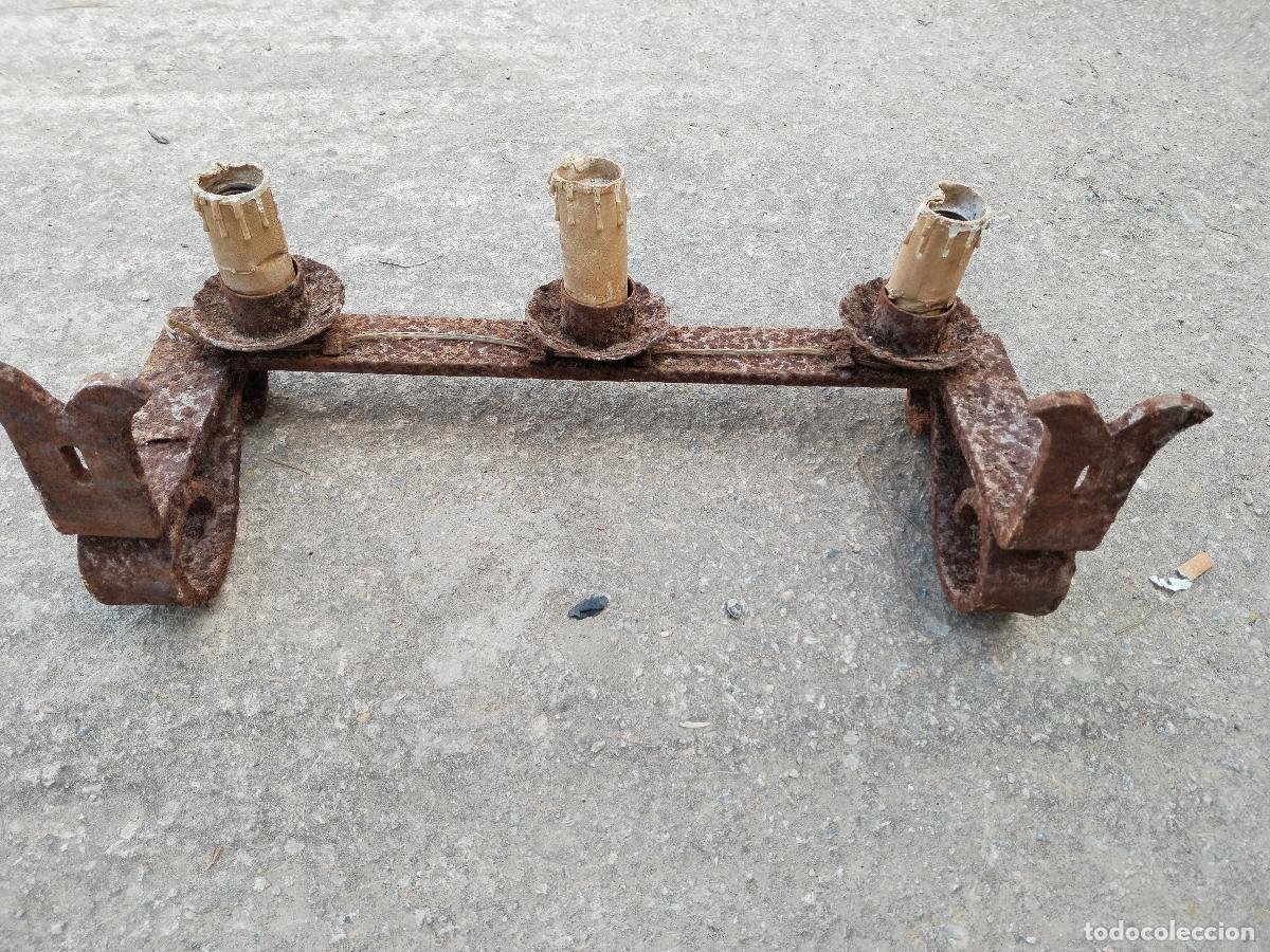 Antig&uuml;edades: antiguo aplique en hierro de forja - Foto 6