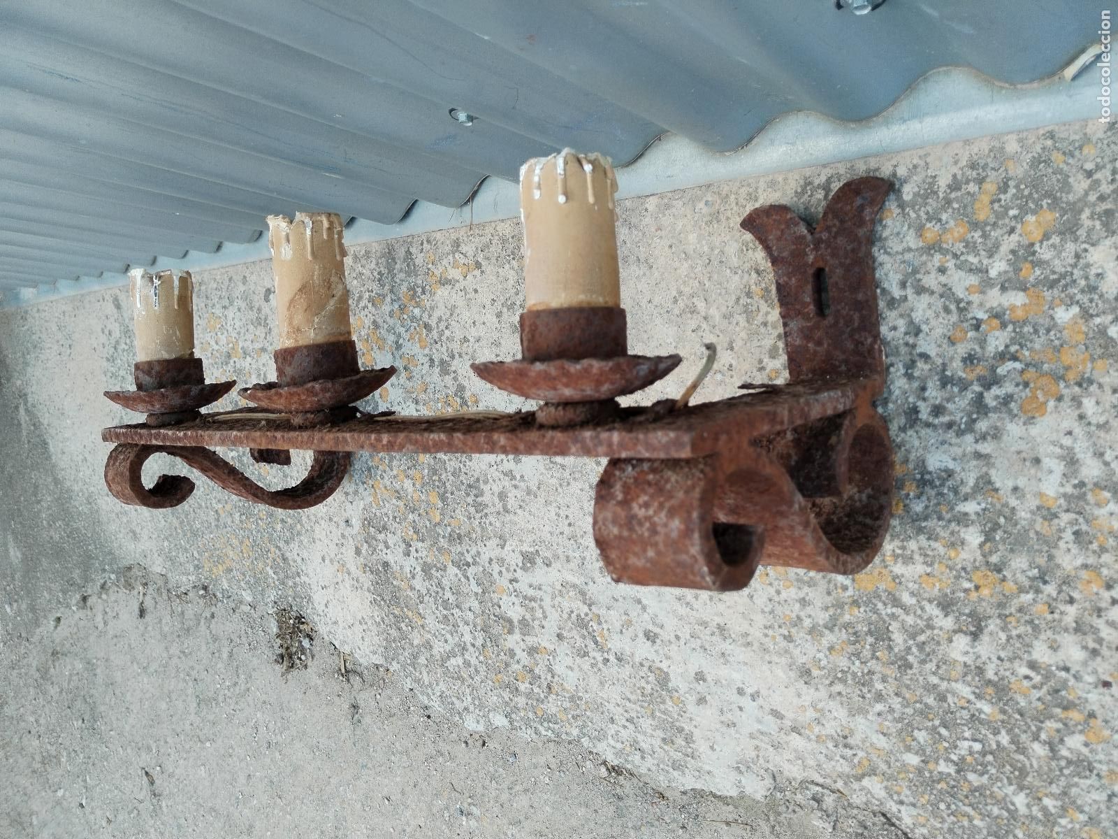 Antig&uuml;edades: antiguo aplique en hierro de forja - Foto 1