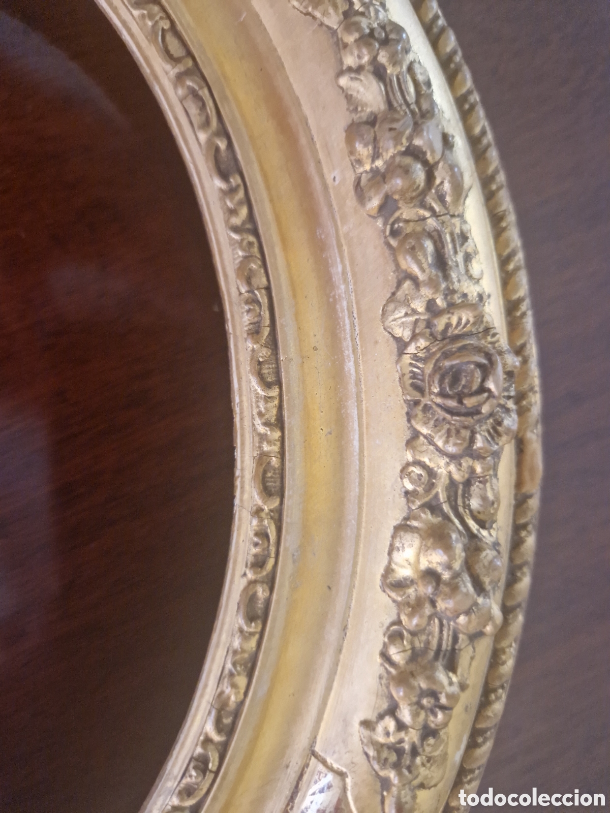 Antig&uuml;edades: Marco ovalado Luis XV de madera y dorado - Foto 3