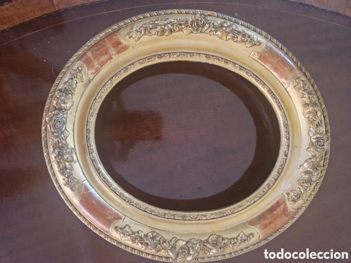 Antig&uuml;edades: Marco ovalado Luis XV de madera y dorado - Foto 1