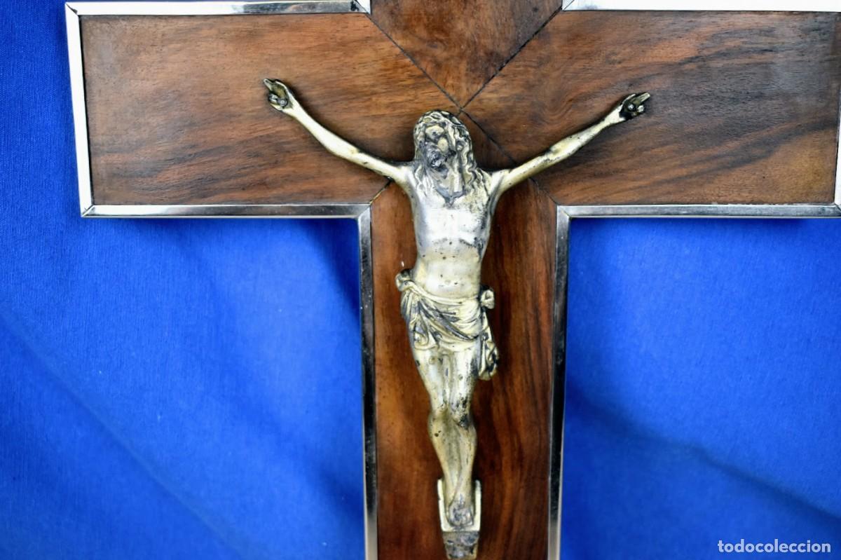 Antig&uuml;edades: Crucificado con cruz de madera - Foto 2