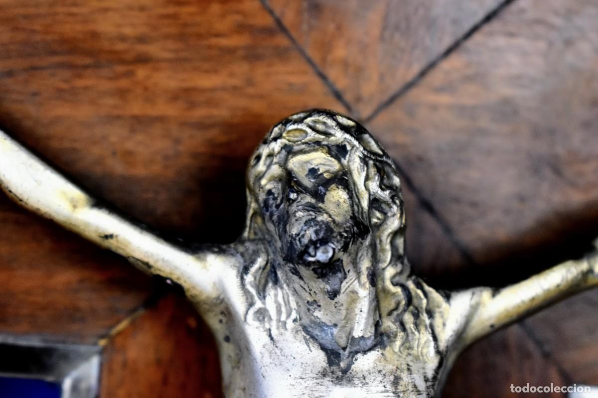 Antig&uuml;edades: Crucificado con cruz de madera - Foto 4