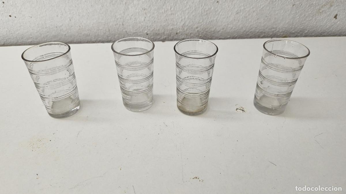 Antig&uuml;edades: 4 vasos peque&ntilde;os cristal - Foto 1