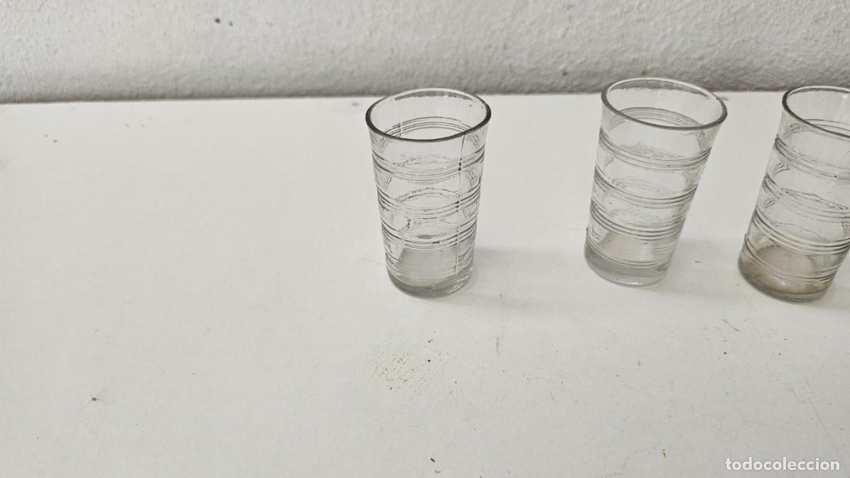 Antig&uuml;edades: 4 vasos peque&ntilde;os cristal - Foto 2