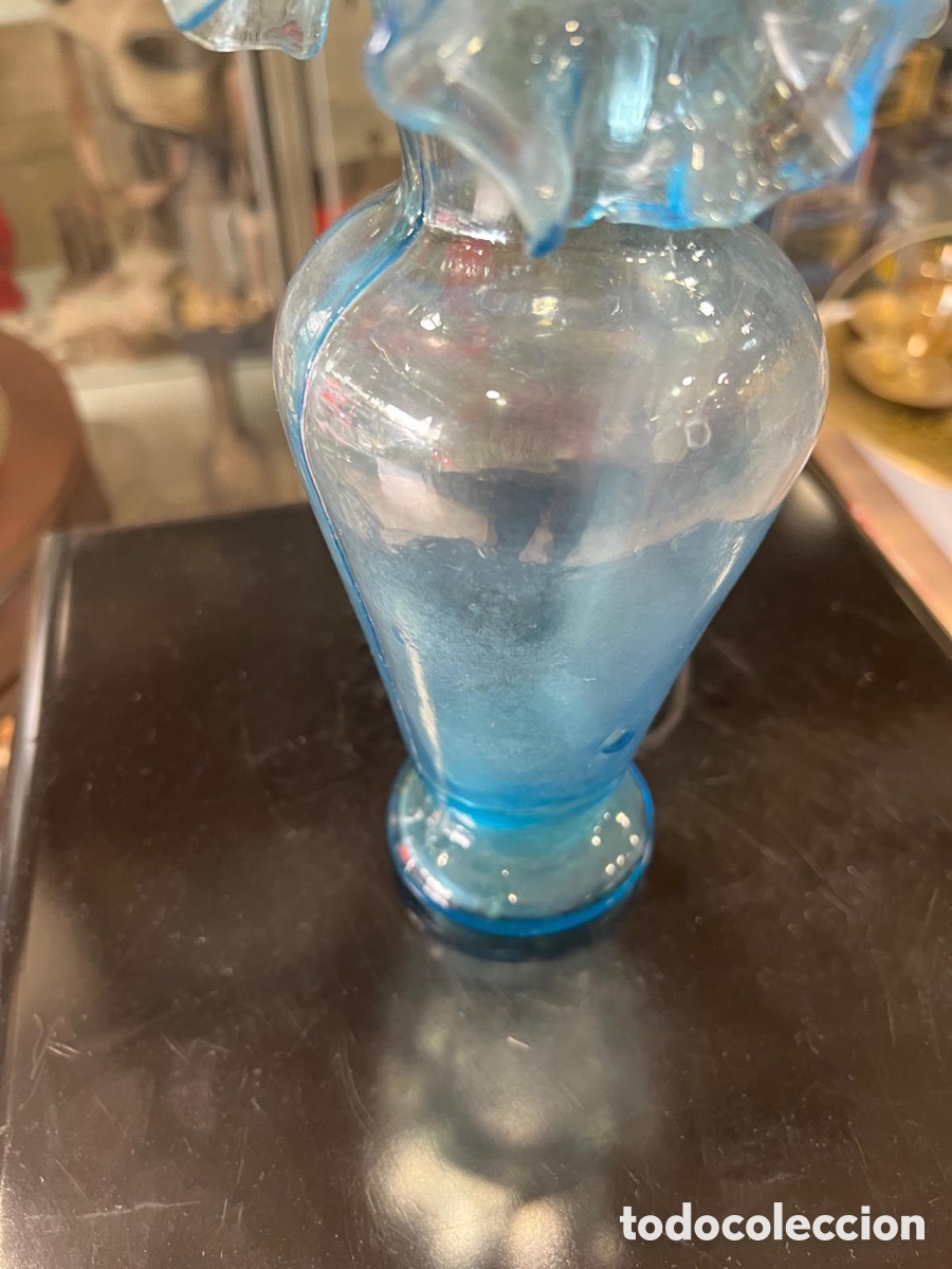 Antig&uuml;edades: Bonito florero cristal azul - Foto 3