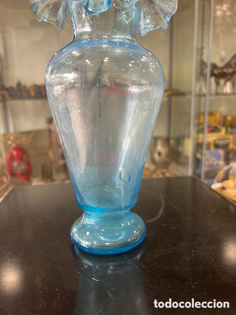 Antig&uuml;edades: Bonito florero cristal azul - Foto 4