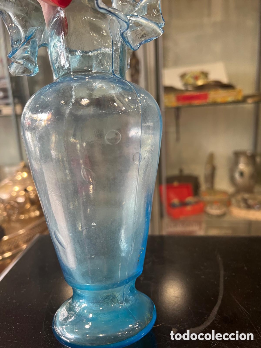 Antig&uuml;edades: Bonito florero cristal azul - Foto 7