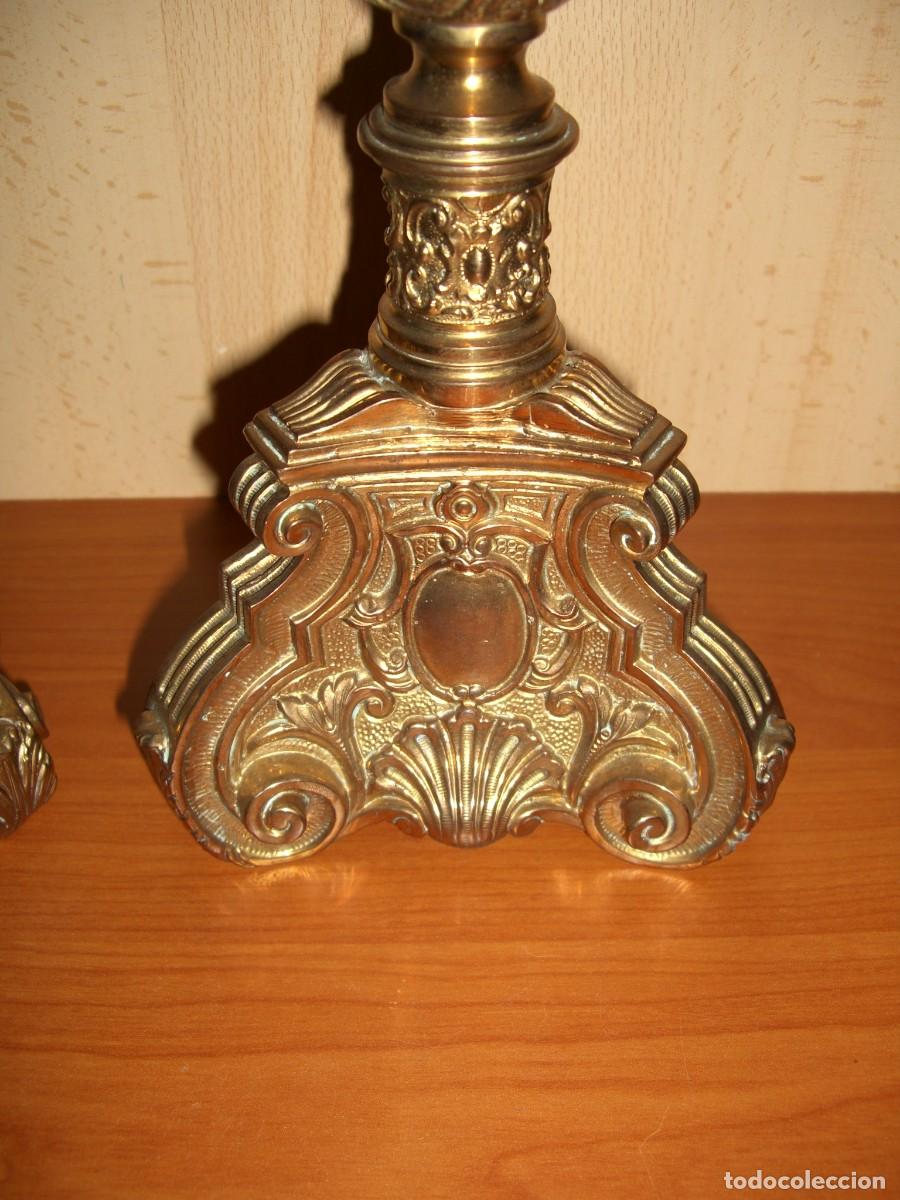 Antig&uuml;edades: CANDELEROS LIT&Uacute;RGICOS DE ALTAR EN BRONCE - Foto 5