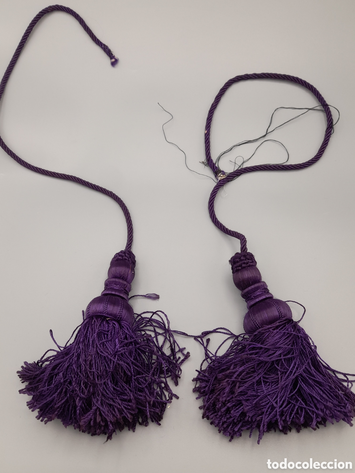 Antig&uuml;edades: Pareja de borlas 14 cm