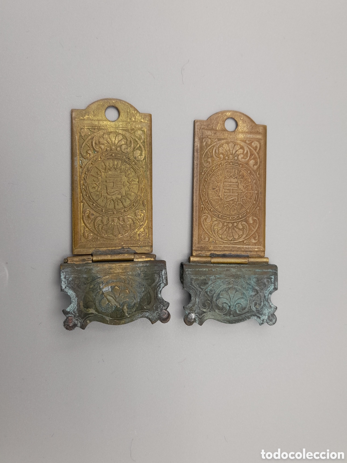 Antig&uuml;edades: Dos broches de misal antiguo
