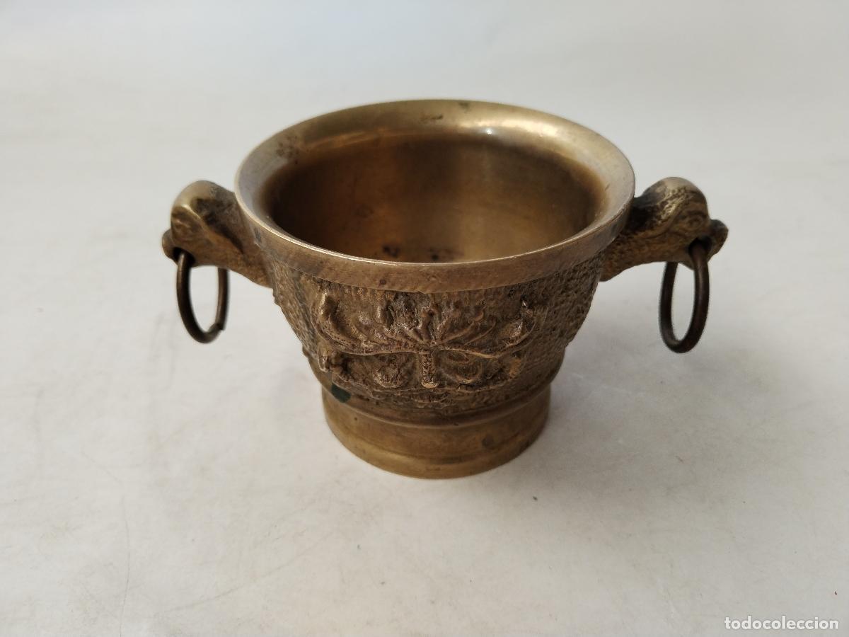 Antig&uuml;edades: almirez de bronce con dragones - Foto 2