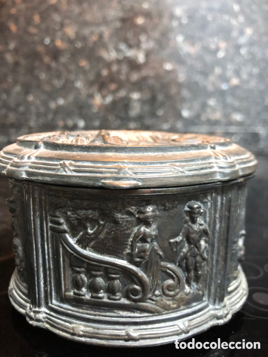 Antig&uuml;edades: Cofre metal repujado - Foto 2