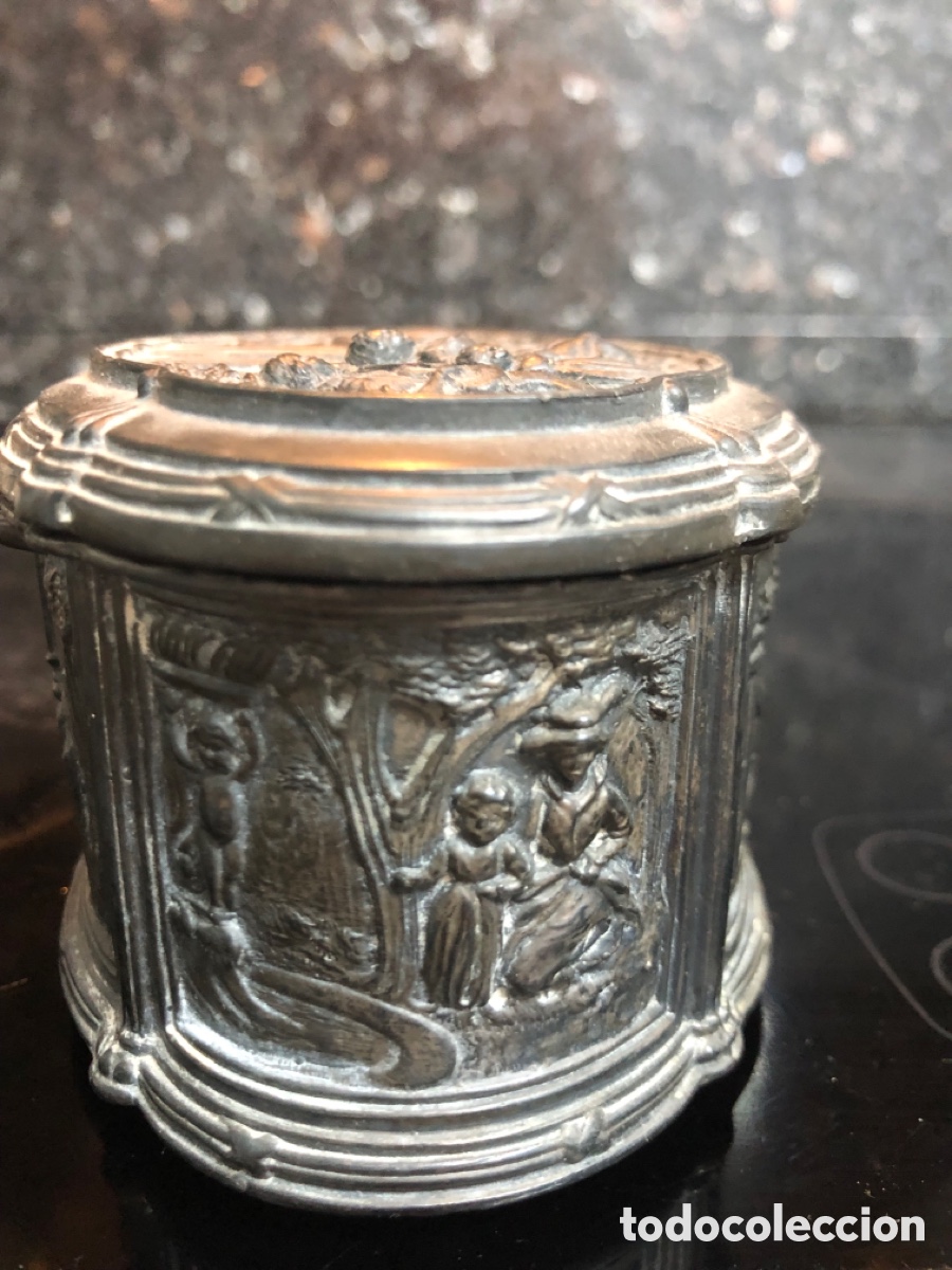 Antig&uuml;edades: Cofre metal repujado - Foto 3