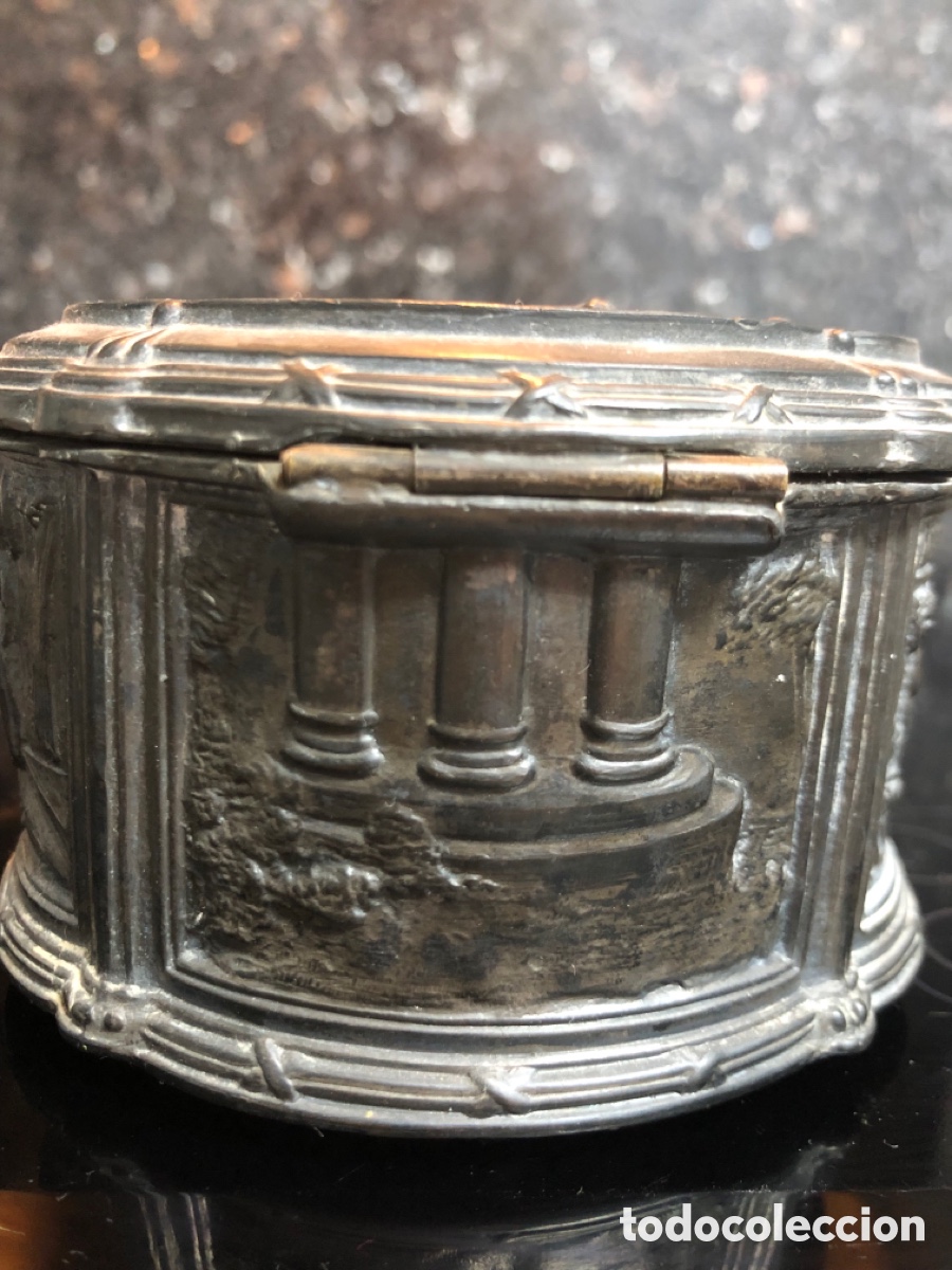 Antig&uuml;edades: Cofre metal repujado - Foto 4