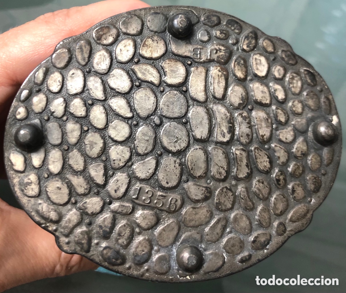 Antig&uuml;edades: Cofre metal repujado - Foto 6