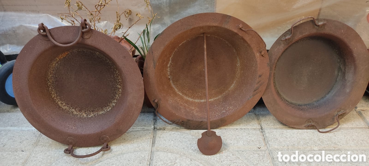Antig&uuml;edades: Tres Braseros y badila. - Foto 1