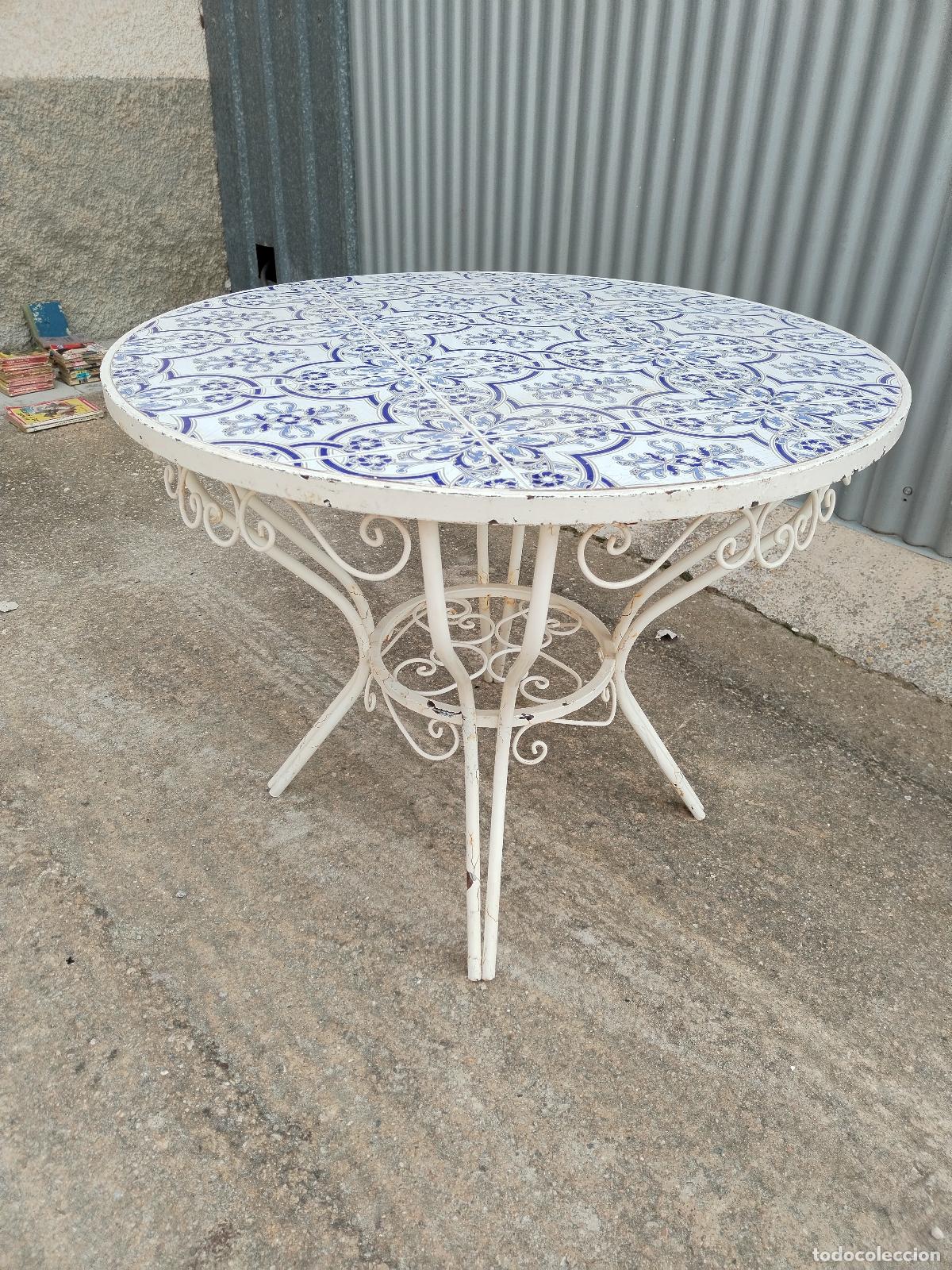 Antig&uuml;edades: mesa de hierro con azulejos azul - Foto 1