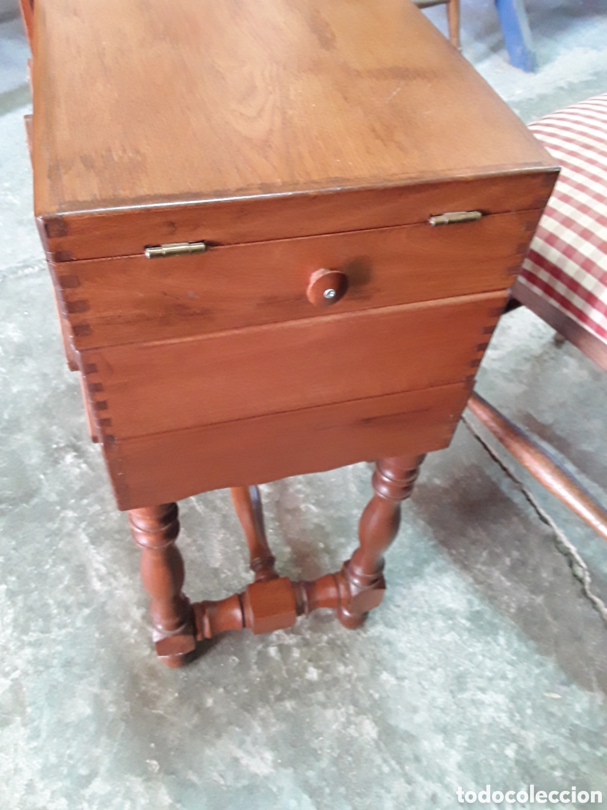 Antig&uuml;edades: Costurero de acorde&oacute;n en madera de haya - Foto 2