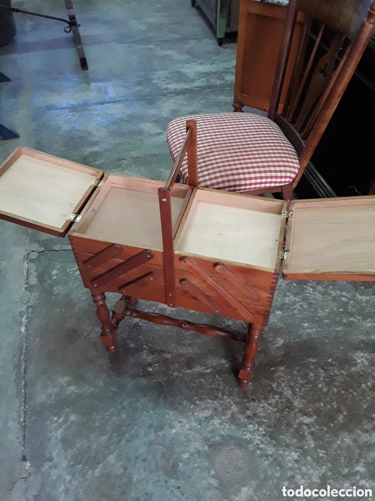 Antig&uuml;edades: Costurero de acorde&oacute;n en madera de haya - Foto 5