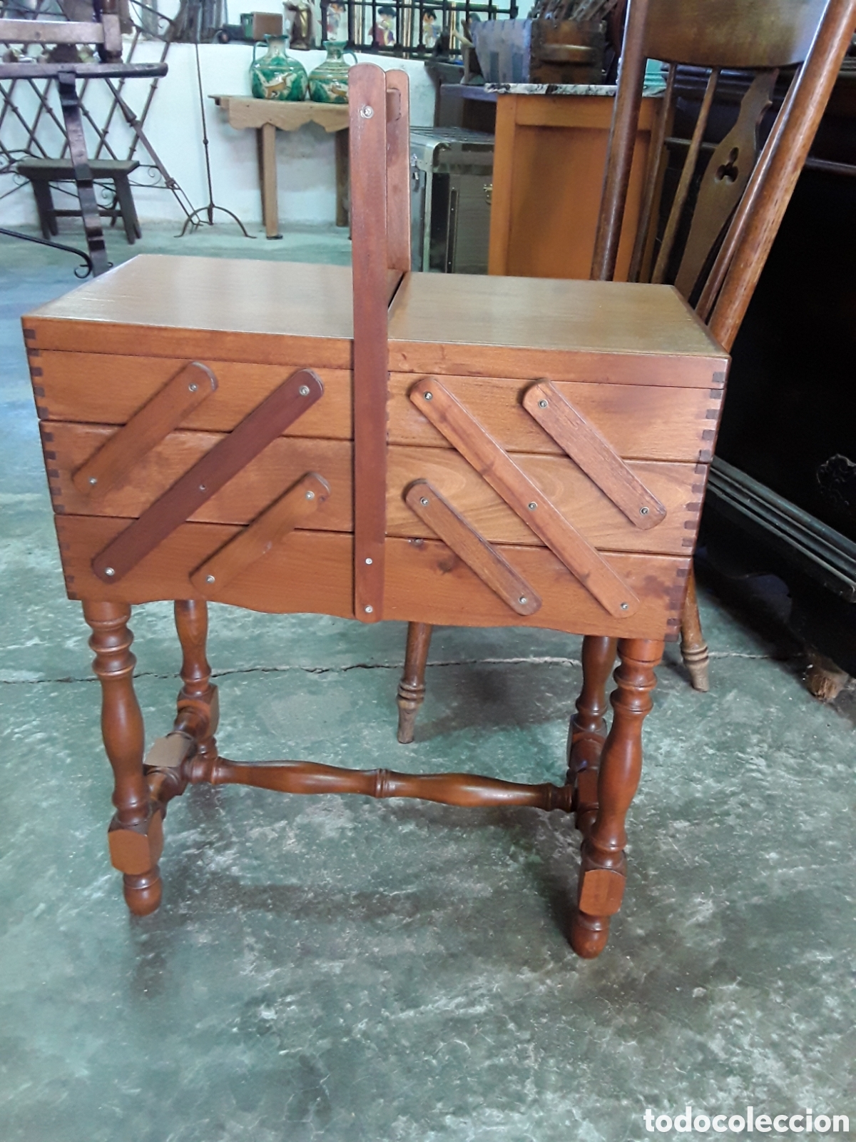 Antig&uuml;edades: Costurero de acorde&oacute;n en madera de haya - Foto 1