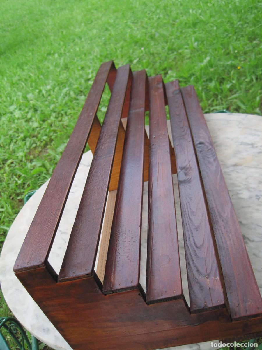 Antig&uuml;edades: ESCALERA DE MADERA - REPISA - BALDAS - MUEBLE EXPOSITOR - Foto 3