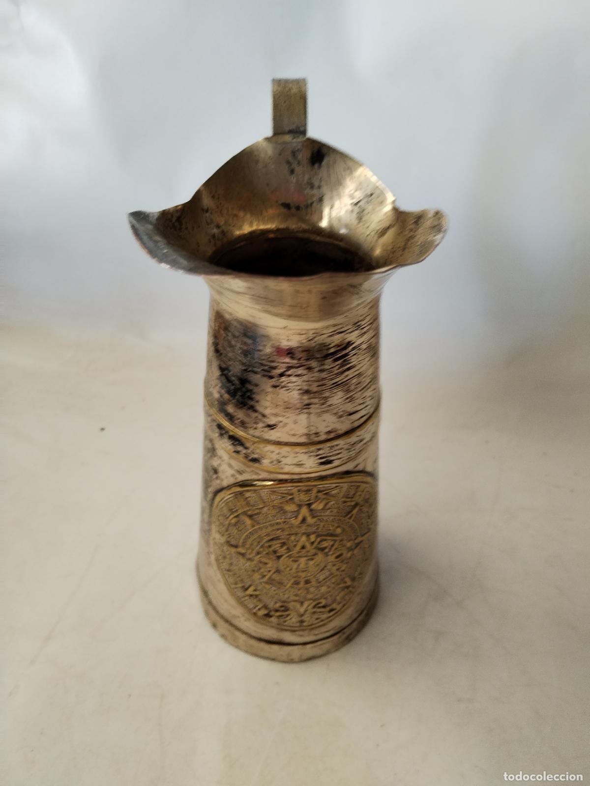 Antig&uuml;edades: jarra de metal con sol azteca - Foto 3