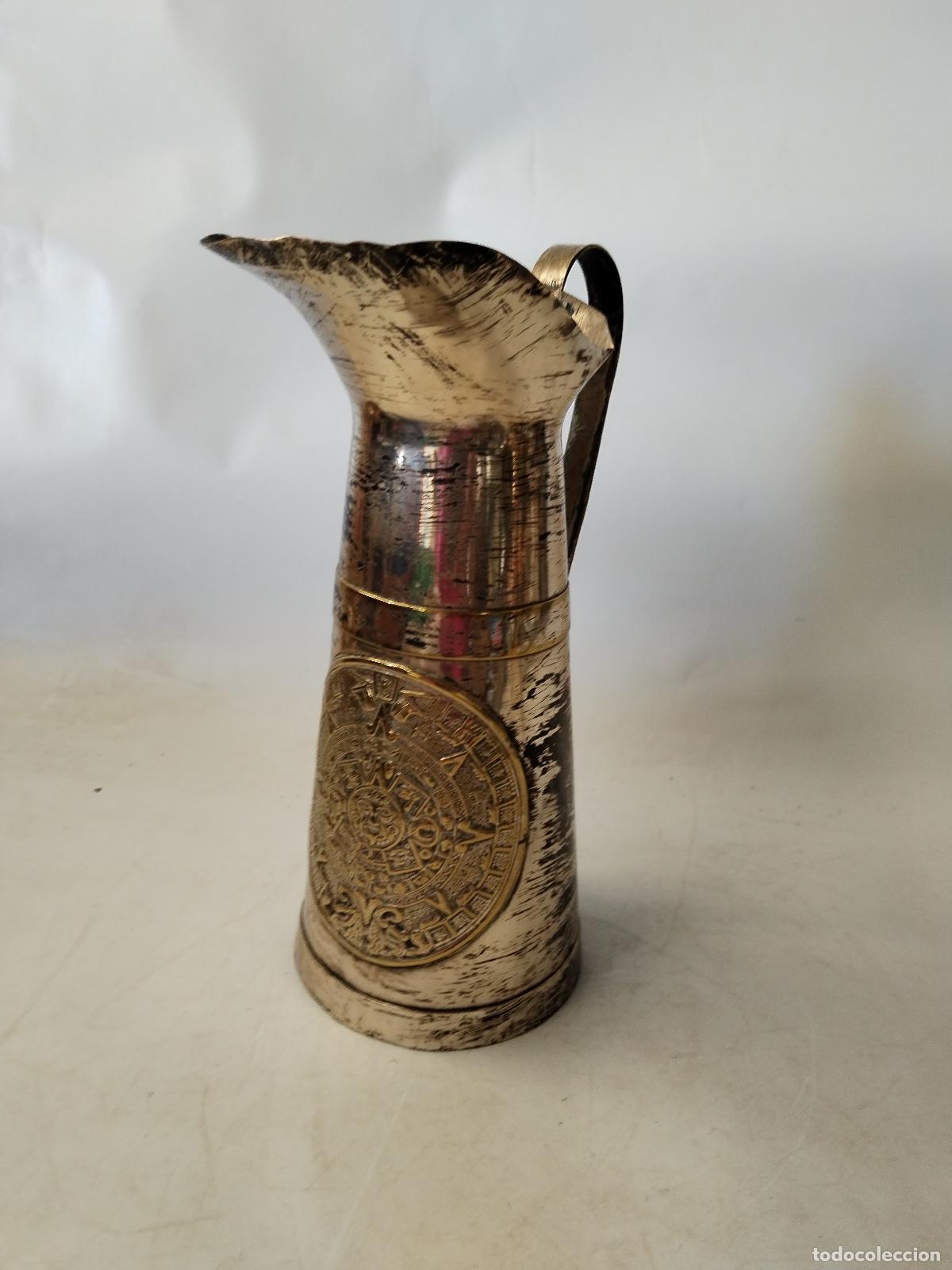 Antig&uuml;edades: jarra de metal con sol azteca - Foto 8