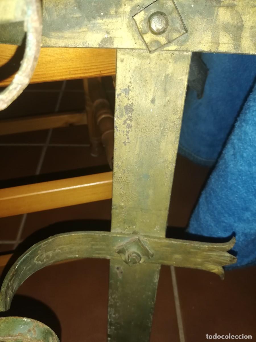 Antig&uuml;edades: Perchero rustico de hierro macizo - Foto 3