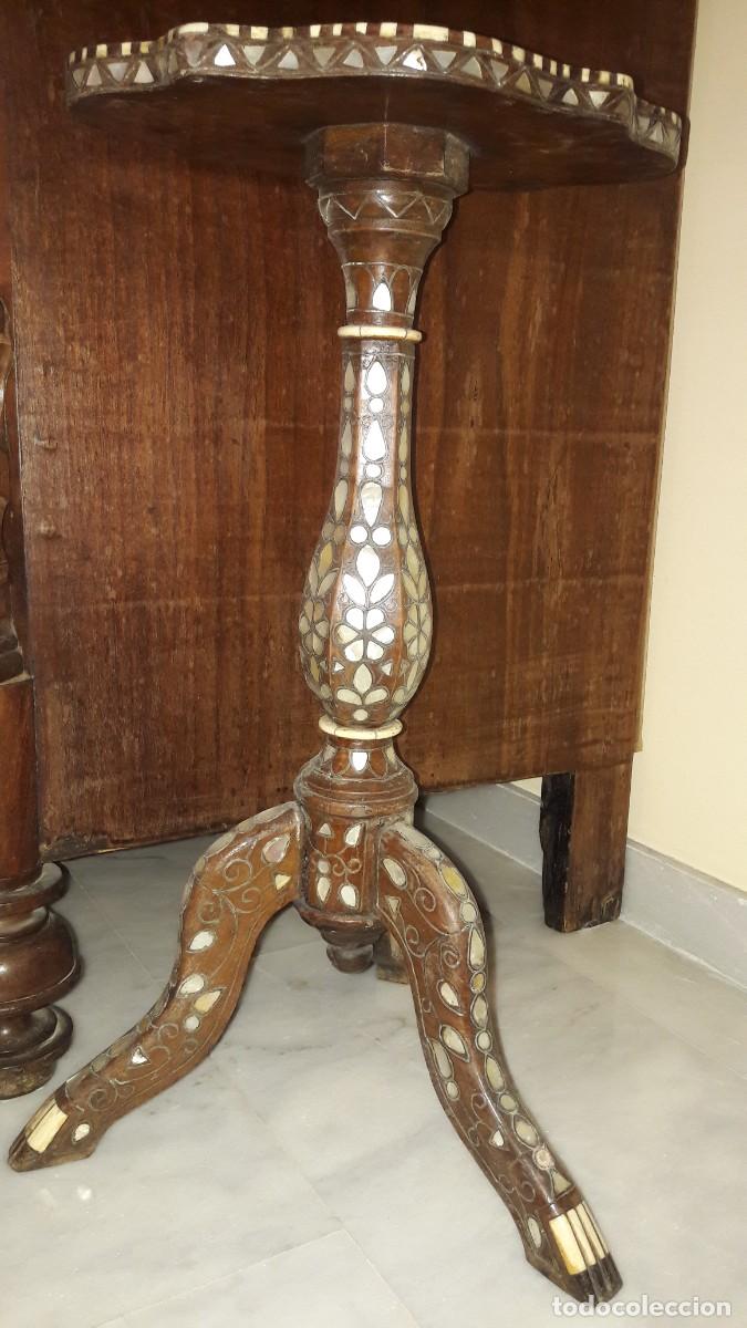 Antig&uuml;edades: MESA &Aacute;RABE CON DECORACI&Oacute;N - Foto 1