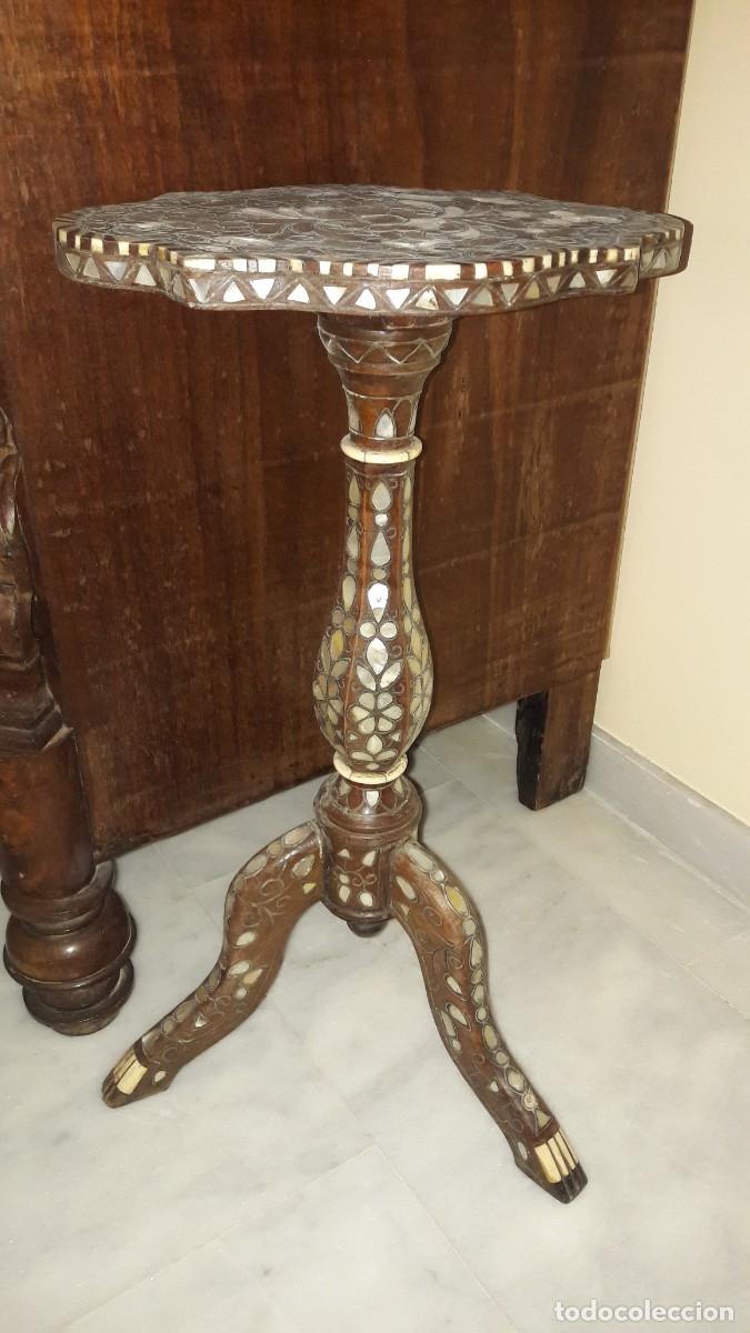 Antig&uuml;edades: MESA &Aacute;RABE CON DECORACI&Oacute;N - Foto 2