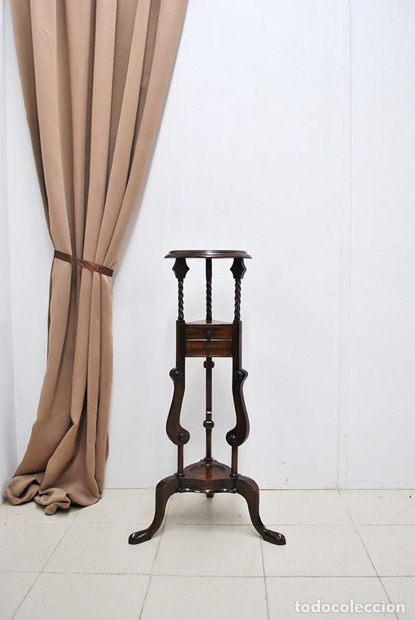 Antig&uuml;edades: MACETERO PEDESTAL DE MADERA - Foto 1