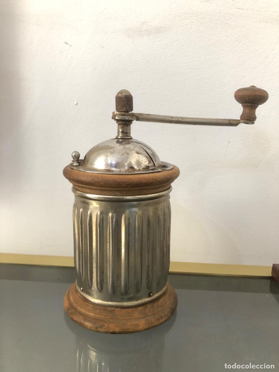 Antiquit&eacute;s: Molinillo de caf&eacute; antiguo